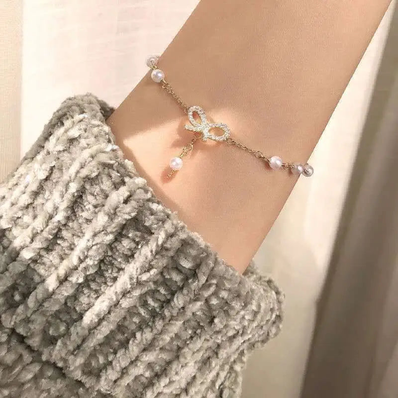 Pulseira Coreana com lacinho doce e com um toque refinado